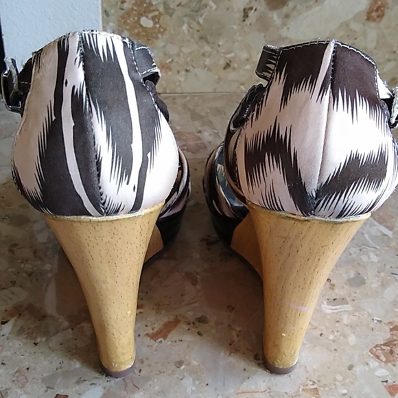 Shoes - Picture 2 of 4